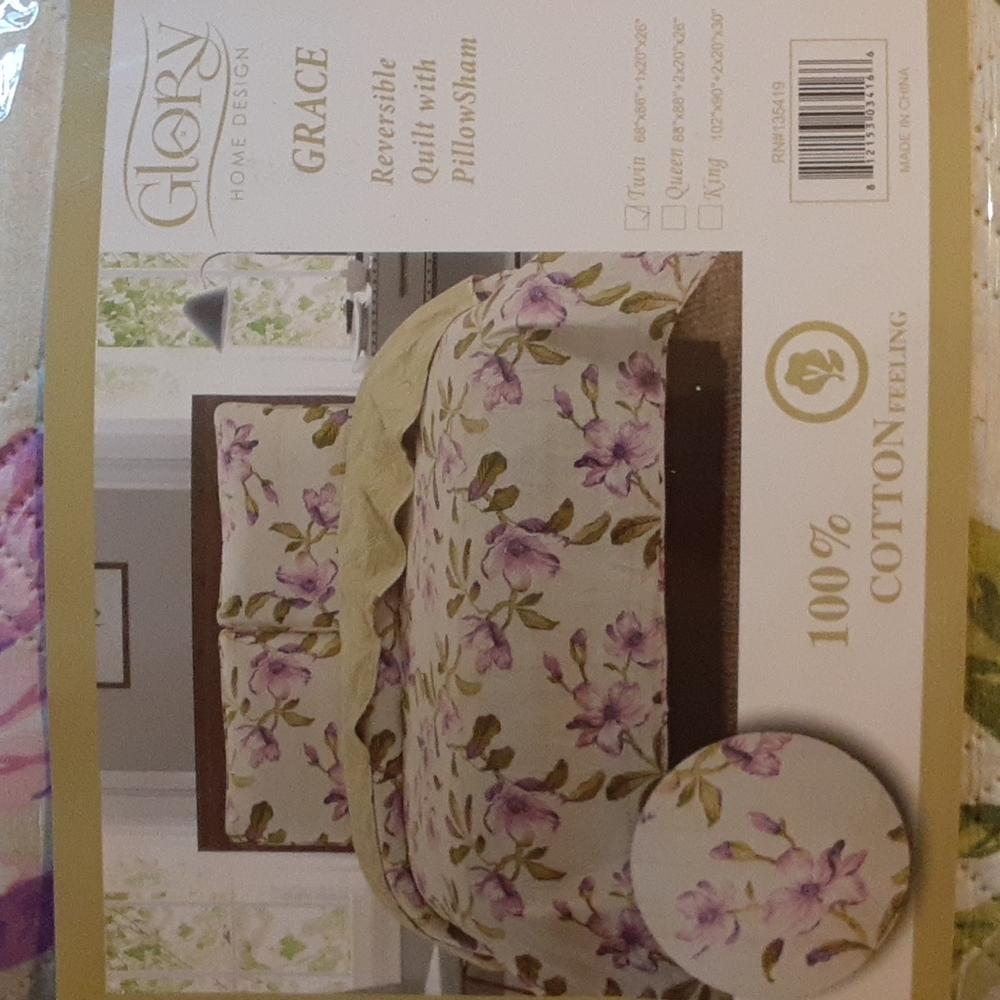 Like New! Twin quilt (68" x 86")  and pillow case (20" x 26")